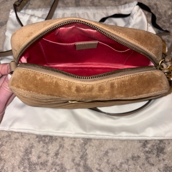 Gucci GG Small Marmont Velvet Bag - Picture 4 of 6